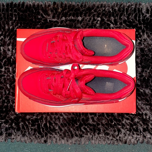 Sneakers - Picture 1 of 5